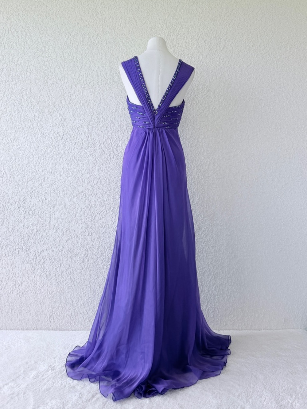 Formal gown - Picture 4 of 8